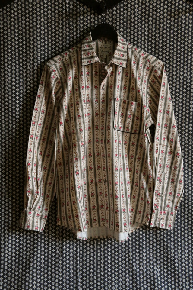 Unisex shirt with khaki wallpaper print
