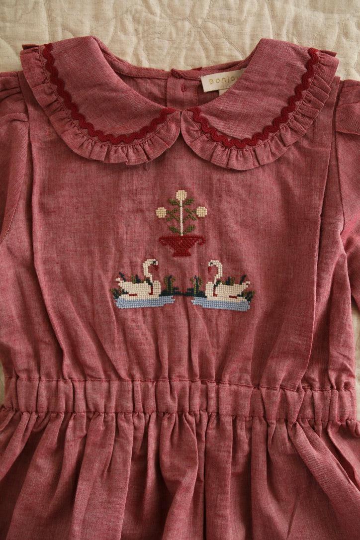 Blouse rouge chambray brodée les cygnes