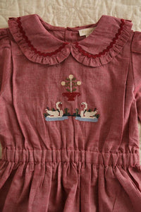 Blouse rouge chambray brodée les cygnes
