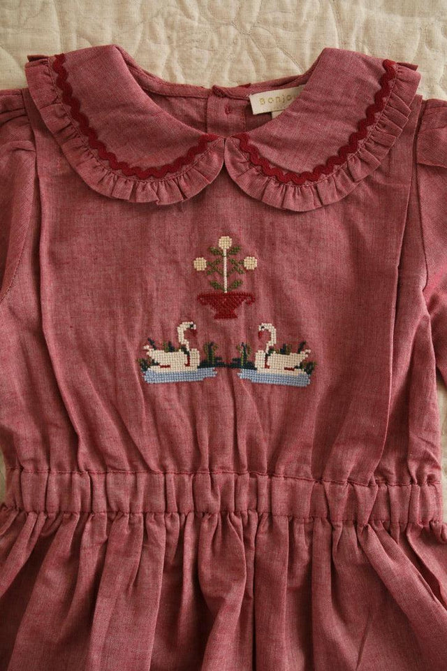 Blouse rouge chambray brodée les cygnes