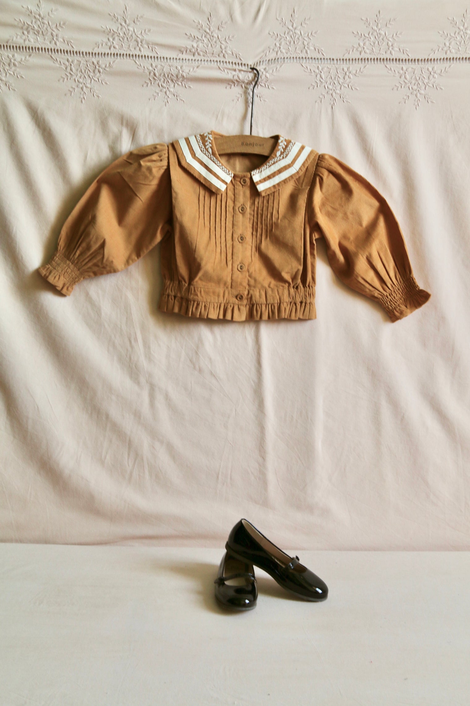 Curry velvet blouse with sailor collar