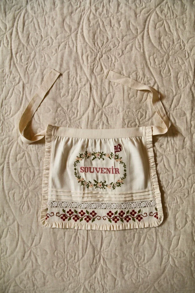Tablier brodé Souvenir