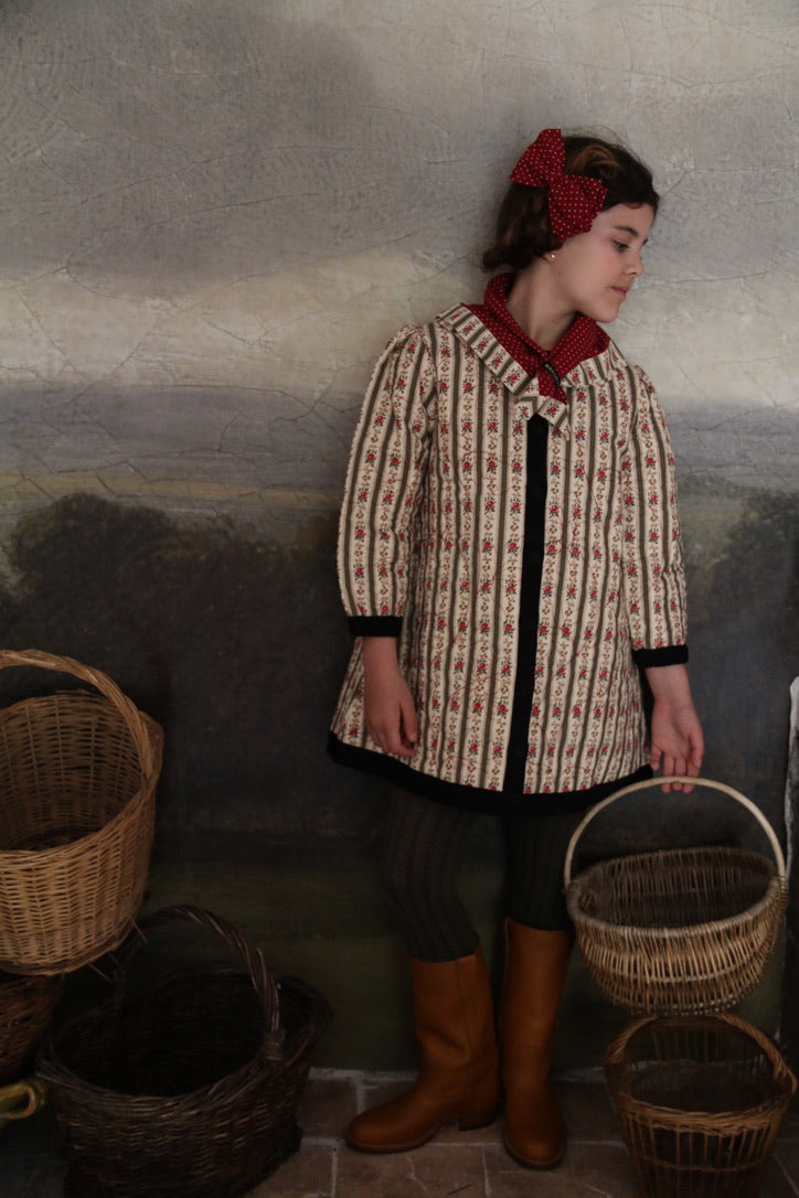 Coat dress wallpaper khaki and its scarf