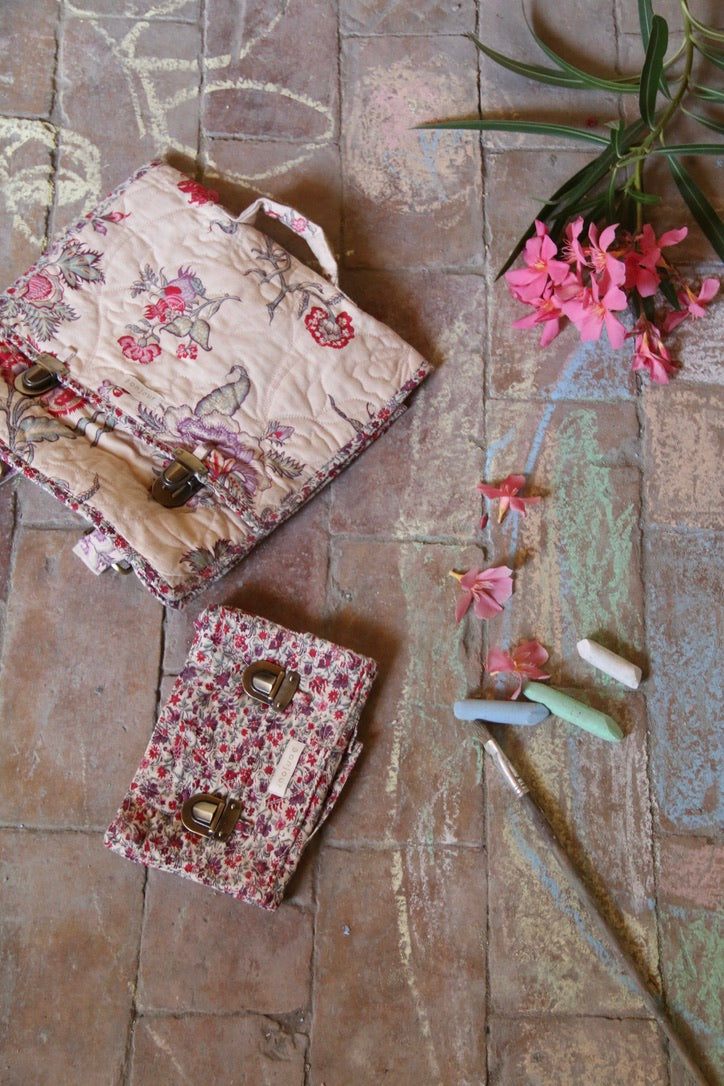 trousse matelassé champ de fleurs