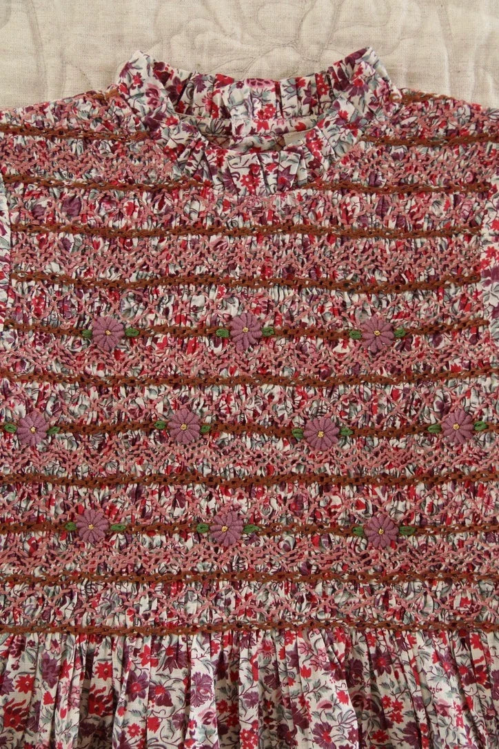 Blouse à smocks champ de fleurs et son col crochet