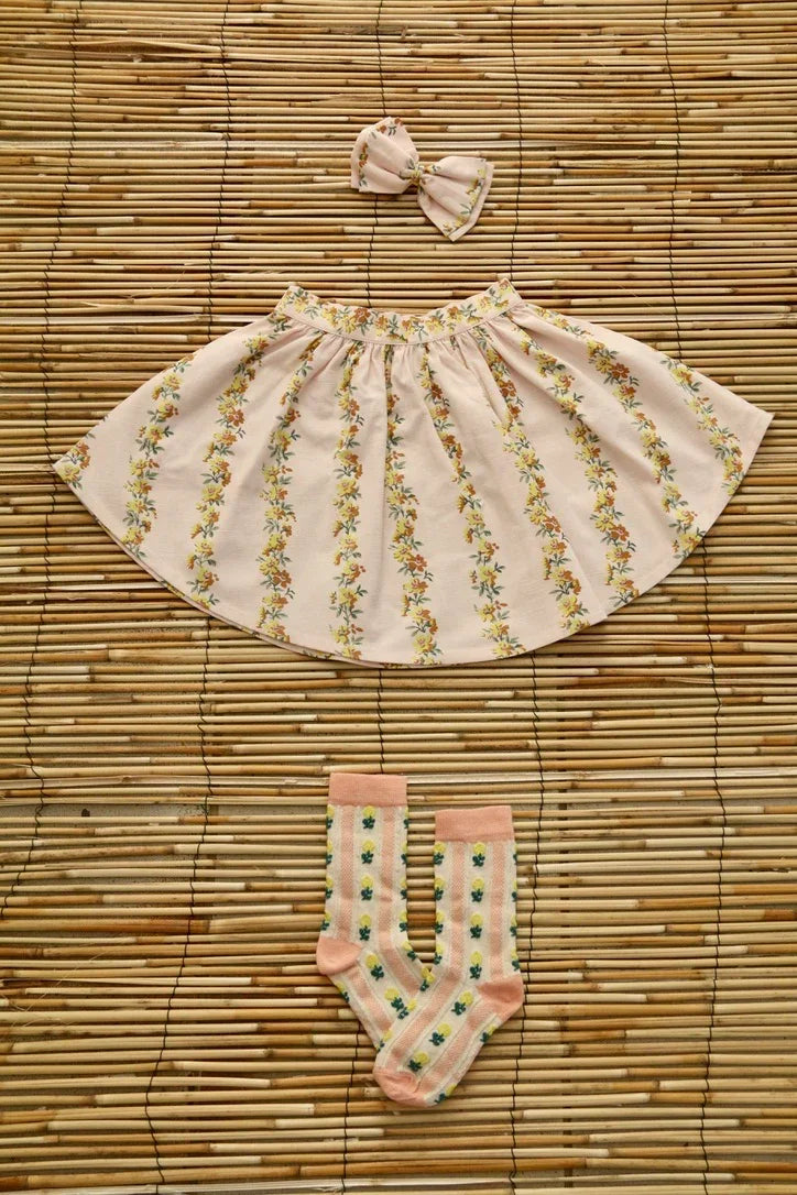 Jupe farandole de fleurs et barrette noeud pour les cheveux