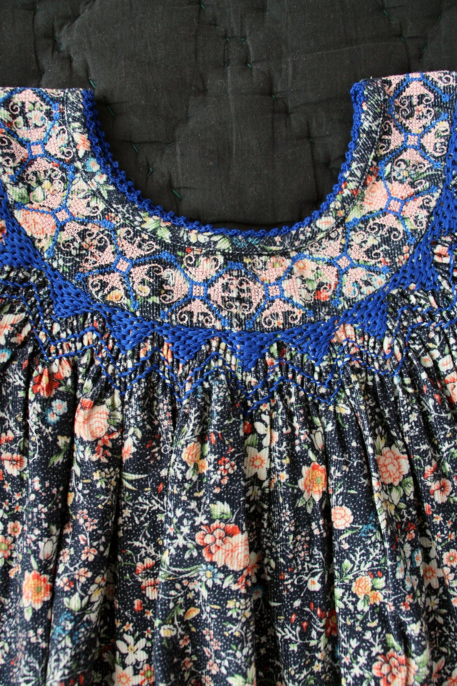 Blouse papillon velours fleurette marine